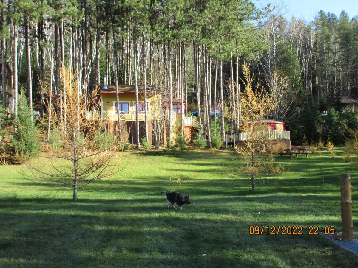 La Maison Sous Les Arbres Saint Roch de Mekinac Exterior foto