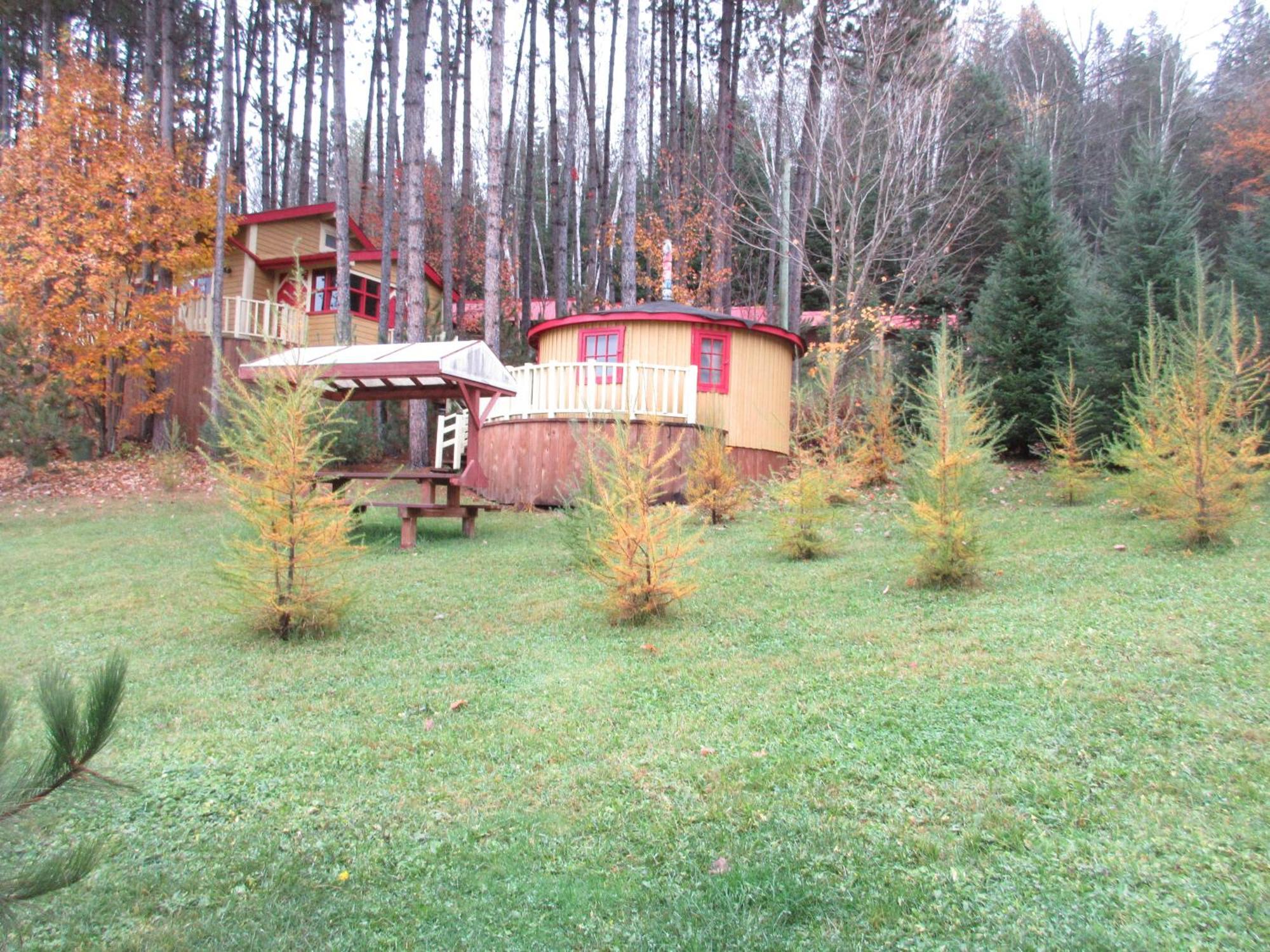 La Maison Sous Les Arbres Saint Roch de Mekinac Exterior foto